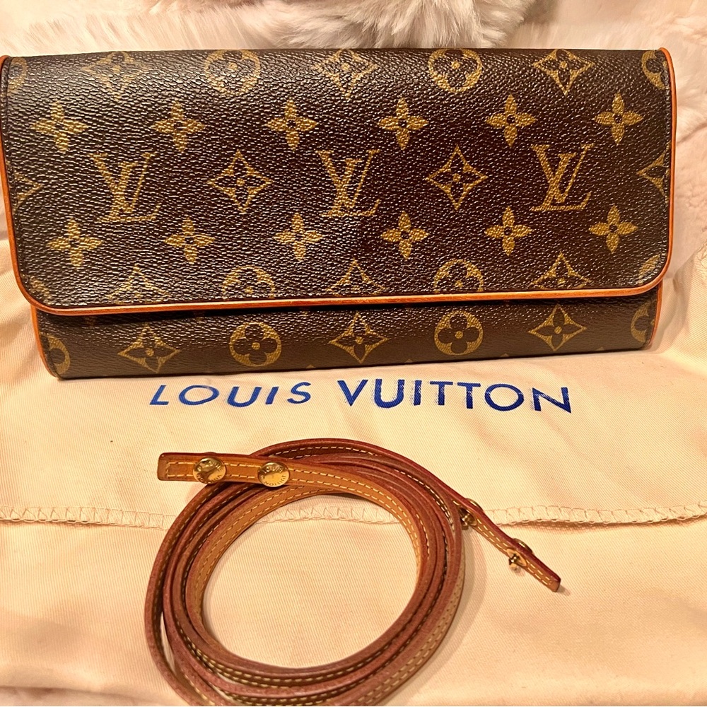 LOUIE VUITTON Monogram Pochette Twin GM